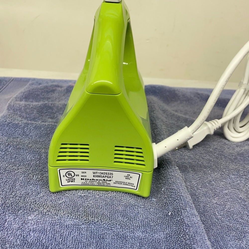 Kitchen aid Green Apple Color 5-Speed Hand Mixer with beaters only - Picture 3 of 9